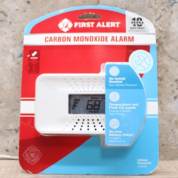 First Alert 10-Year Battery-operated Carbon Monoxide Detector Brand New / Sealed - Picture 1 of 10